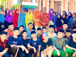 Heni Tania Istri Kombes Polisi Kurban 2 Sapi 1 Kambing Untuk Pesantren