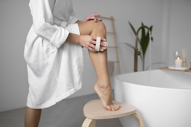 Ilustrasi eksfoliasi sebelum bercukur/Foto: freepik.com/freepik Ilustrasi eksfoliasi sebelum bercukur/Foto: freepik.com/freepik