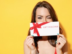 Asyiknya! Kado Voucher Hotel 40 Tahun Lalu Ketemu, eh Bisa Dipakai