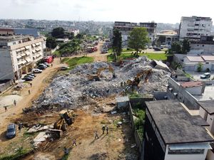 7 Orang Tewas Imbas Gedung 6 Lantai Ambruk di Pantai Gading 7 Orang Tewas Imbas Gedung 6 Lantai Ambruk di Pantai Gading