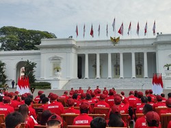 Jokowi Terima Atlet ASEAN Para Games 2023 di Istana, Menpora Dito Hadir