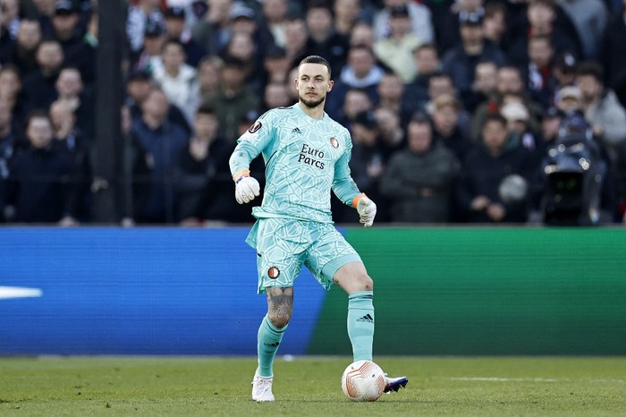 Feyenoords goalkeeper Justin Bijlow controls the ball during the UEFA Europa League first leg quarter-final football match between Feyenoord Rotterdam and AS Roma at Feyenoord Stadion in Rotterdam on April 13, 2023. (Photo by MAURICE VAN STEEN / ANP / AFP) / Netherlands OUT