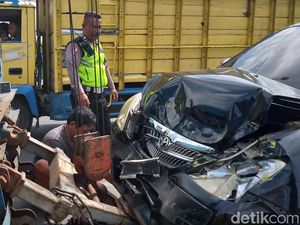 3 Truk dan 1 Mobil Kecelakaan Beruntun di Jalan Jogja-Solo Penggung Klaten 3 Truk dan 1 Mobil Kecelakaan Beruntun di Jalan Jogja-Solo Penggung Klaten