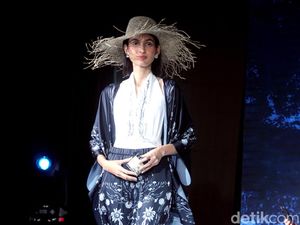 Koleksi Busana Liburan Terbaru Kreasi Purana, Dihiasi Wearable Artwork Koleksi Busana Liburan Terbaru Kreasi Purana, Dihiasi Wearable Artwork