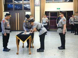 Momen Kapolri Lantik Komjen Agus Andrianto Jadi Wakapolri