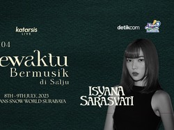 Seru! Nonton Konser Isyana Sambil Diguyur Salju di Trans Snow World Surabaya