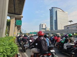 Libur Idul Adha Usai, Lalin Gatot Subroto Jaksel Padat Pagi Ini