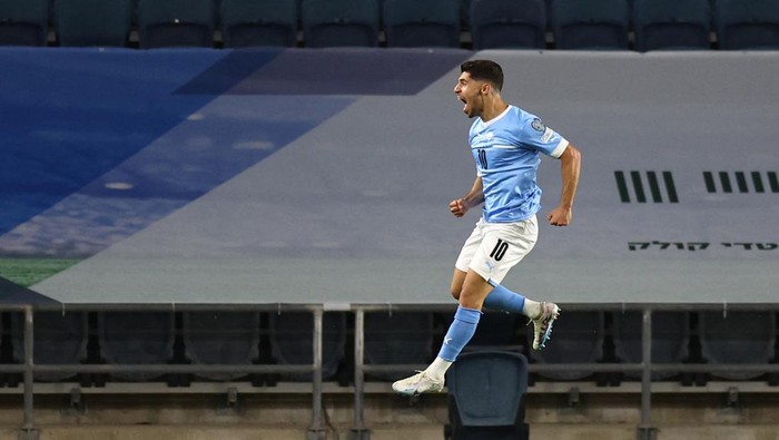 Soccer Football - UEFA Euro 2024 Qualifier - Group I - Israel v Andorra - Teddy Stadium, Jerusalem, Israel - June 19, 2023 Israels Manor Solomon celebrates scoring their second goal REUTERS/Ronen Zvulun