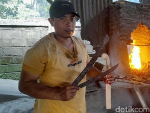 Di Tangan Solihin cs Besi Bekas Bisa Jadi Perkakas Pertanian