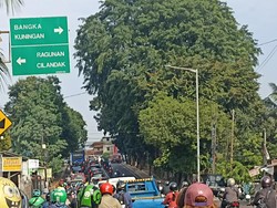 Jalan Raya Ragunan Jaksel Macet Pagi Ini, Pemotor Ramai-ramai Lawan Arah