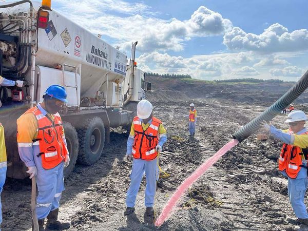 Potret Detik-detik Peledakan di Tambang Bukit Asam