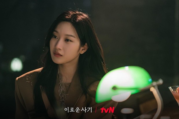 Potret Moon Ga Young sebagai cameo dalam drama Delightfully Deceitful/ Foto: instagram.com/tvn_drama Potret Moon Ga Young sebagai cameo dalam drama Delightfully Deceitful