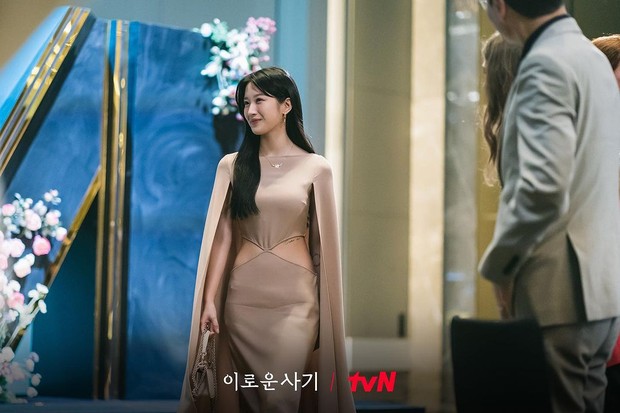Potret Moon Ga Young sebagai cameo dalam drama Delightfully Deceitful/ Foto: instagram.com/tvn_drama Potret Moon Ga Young sebagai cameo dalam drama Delightfully Deceitful