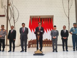 Respons Jokowi soal Buku SBY Pilpres 2024 & Cawe-cawe Presiden Jokowi