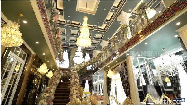Mewahnya Rumah Mami Sultan di Palembang, Bisa Nonton YouTube di Kulkas!