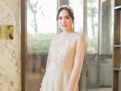 5 Inspirasi Pakai Baju Warna Nude a la Shandy Aulia Agar Tak Membosankan