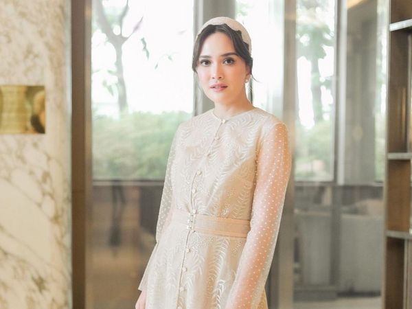 5 Inspirasi Pakai Baju Warna Nude a la Shandy Aulia Agar Tak Membosankan