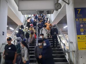 Long Weekend Usai, Stasiun Manggarai Kembali Dipadati Penumpang