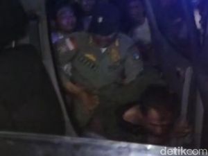 Viral Satpol PP Garut Amankan Maling Motor dari Amukan Massa