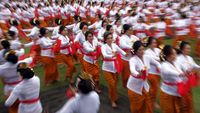 2.500 Umat Hindu Ikuti Tari Rejang Giri Putri di Bali