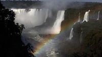 Terpesona Keindahan Air Terjun Iguazu di Brasil