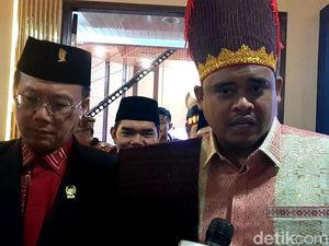 Siapa Berani Marahi Bobby Si Menantu Presiden Jokowi? Siapa Berani Marahi Bobby Si Menantu Presiden Jokowi?
