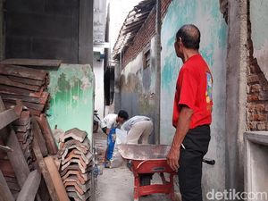 Pemuda Malang yang Dimassa Bersedia Ganti Rugi Atap yang Rusak Diinjaknya Pemuda Malang yang Dimassa Bersedia Ganti Rugi Atap yang Rusak Diinjaknya