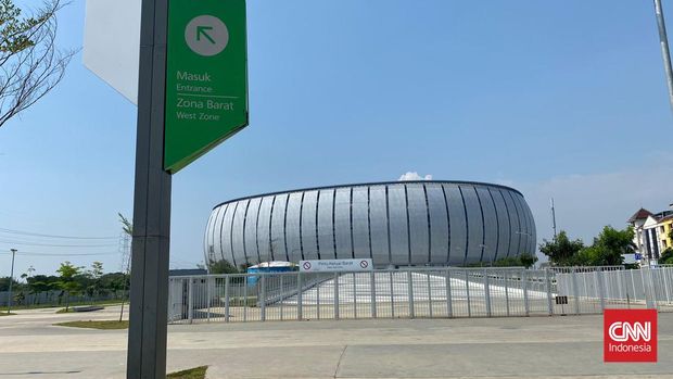 Akses Masuk ke Area Stadion JIS.