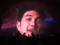 Warna Warni Aksi dan Jokes Politik di Panggung Konser Aldi Taher