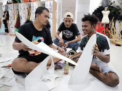 Intip Kegiatan Anak Muda Binaan BIN Rancang Busana Papua Street Carnival