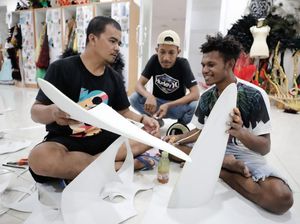 Intip Kegiatan Anak Muda Binaan BIN Rancang Busana Papua Street Carnival Intip Kegiatan Anak Muda Binaan BIN Rancang Busana Papua Street Carnival