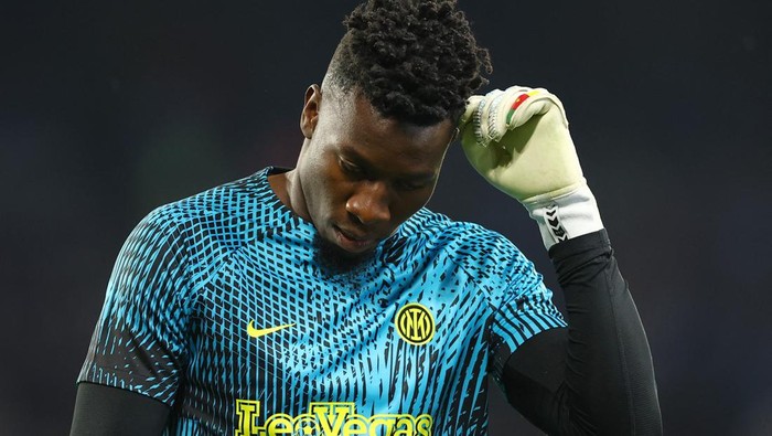Soccer Football - Champions League Final - Manchester City v Inter Milan - Ataturk Olympic Stadium, Istanbul, Turkey - June 10, 2023 Inter Milans Andre Onana during the warm up before the match REUTERS/Molly Darlington