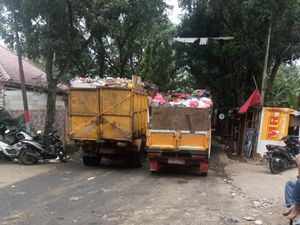 Viral Truk Antre Buang Sampah di TPA Cipayung Depok, Ini Penyebabnya