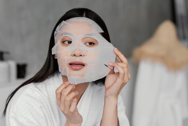Aplikasikan sheet mask