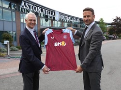 Misi Aston Villa Beramal Bareng Mitra Baru