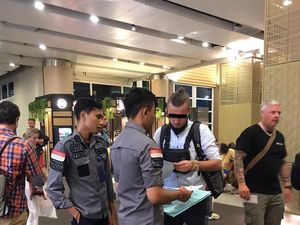 Bule Rusia yang Mabuk Berat dan Tidur di Trotoar Ubud Dideportasi