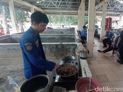 Tak Punya Kantor, Damkar Kota Tasikmalaya Siaga di Kolam Ikan