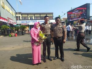 Striker Timnas Dendy Sulistiawan Naik Pangkat di Hari Bhayangkara Striker Timnas Dendy Sulistiawan Naik Pangkat di Hari Bhayangkara