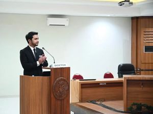 Lulus Doktor di Usia 28 Tahun, Dharma Jadi Ahli Hukum Termuda di Unair