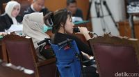 Pakai Kursi Roda, Eks Pacar Mario Bersaksi di Sidang Penganiayaan David