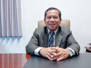 Kisah Edy: Dulu Penjual Bunga Keliling, Kini Kepala Sekolah Berprestasi Kisah Edy: Dulu Penjual Bunga Keliling, Kini Kepala Sekolah Berprestasi