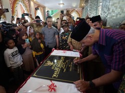Ganjar Pranowo Meresmikan Masjid Hasil Swadaya Masyarakat di Tegal
