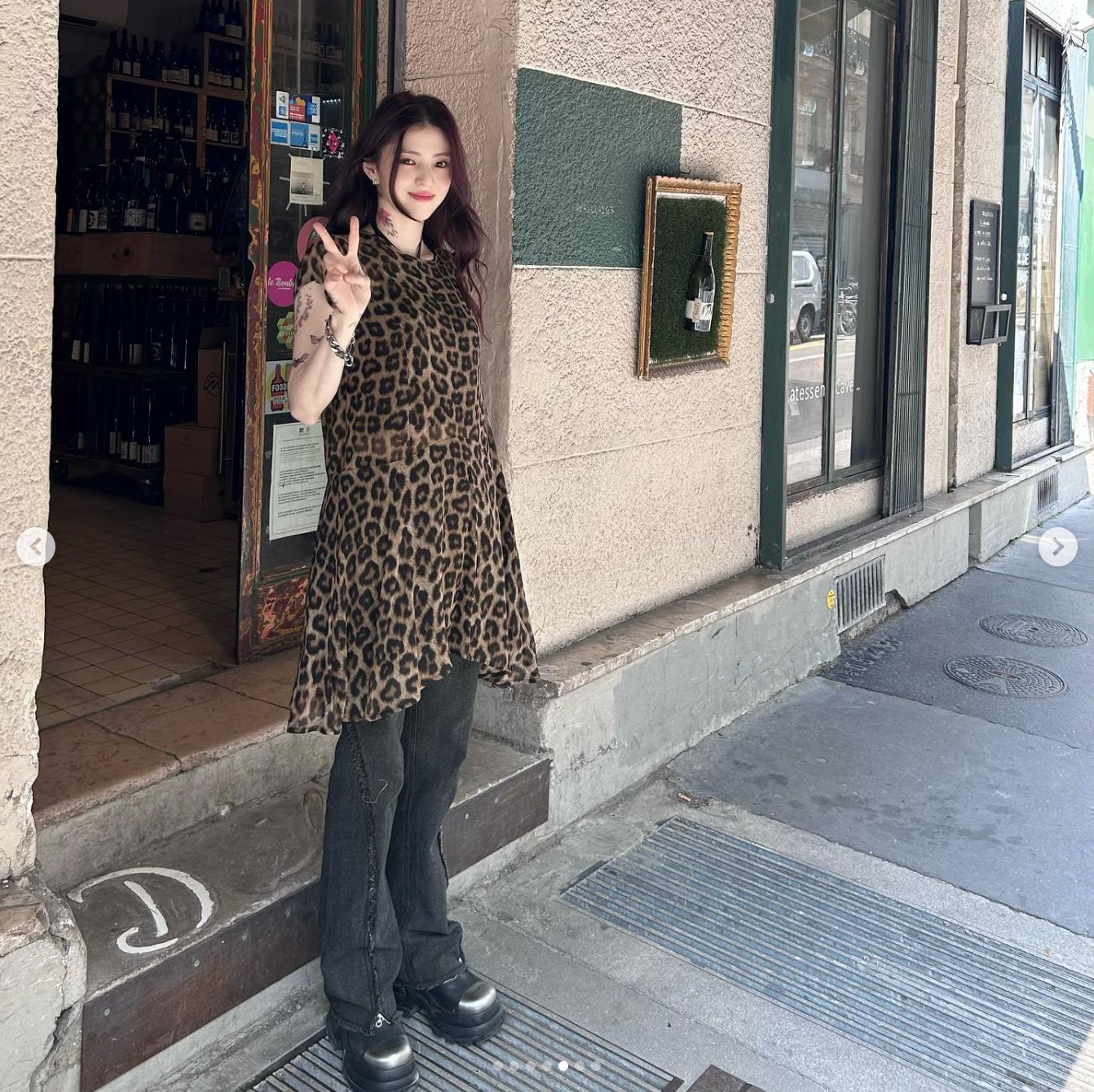 Han So Hee terlihat punya tato baru Han So Hee terlihat punya tato baru