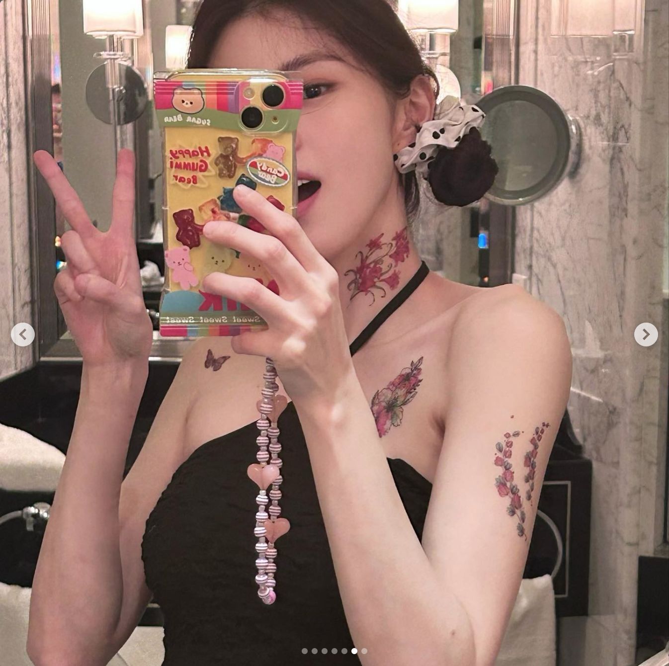 Han So Hee terlihat punya tato baru Han So Hee terlihat punya tato baru