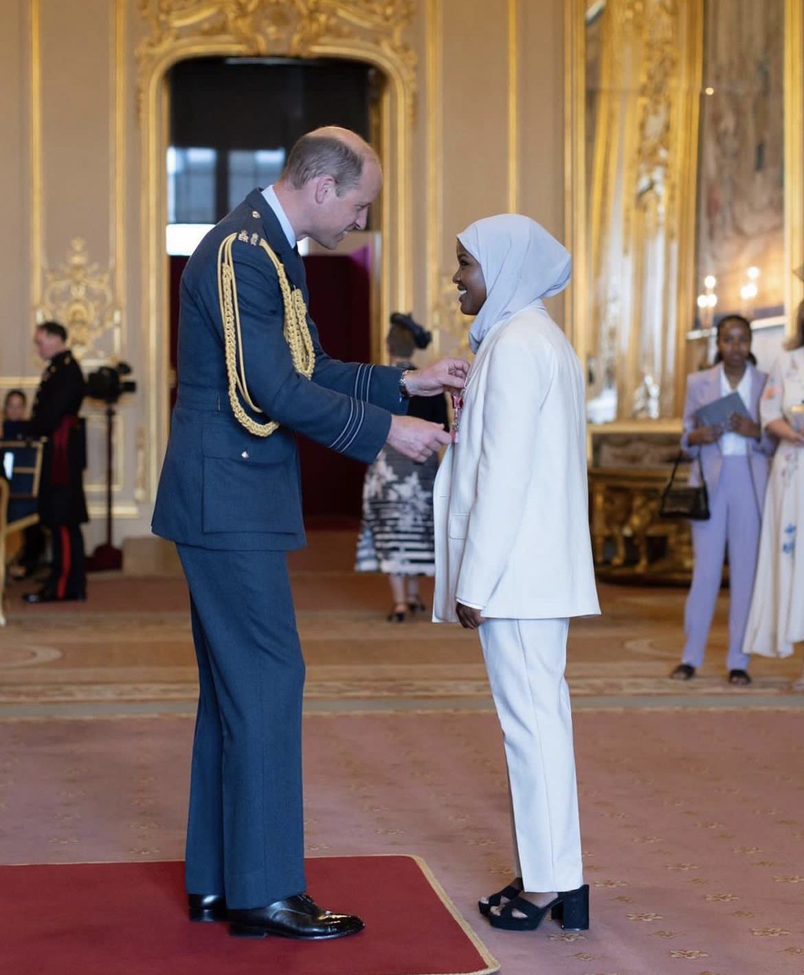 Hijabers Jawahir Roble meraih MBE Awards.