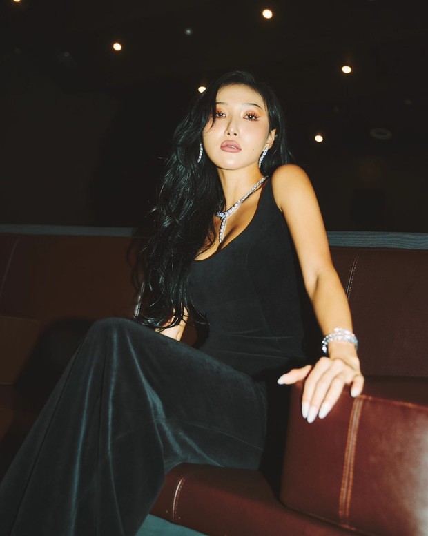 Hwasa mengakhiri kontranya dengan RBW