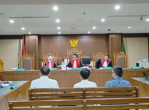 Hakim Tolak Eksepsi Irwan Hermawan di Kasus BTS 4G Kominfo Hakim Tolak Eksepsi Irwan Hermawan di Kasus BTS 4G Kominfo