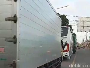 Sudah 2 Hari, Jalur Situbondo-Banyuwangi Masih Padat Merayap Sudah 2 Hari, Jalur Situbondo-Banyuwangi Masih Padat Merayap