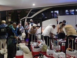 Alhamdulillah! Jemaah Gelombang Pertama Tiba di Asrama Haji Pondok Gede