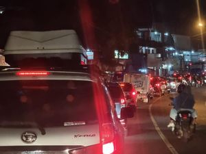Arus Lalin di Jalur Puncak Bogor Padat